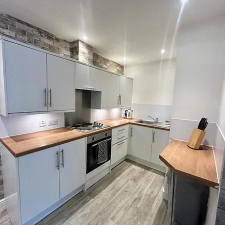 Central Apartments アパート *