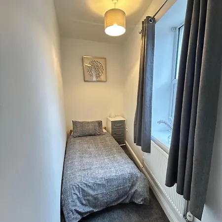 Central Apartments アパート